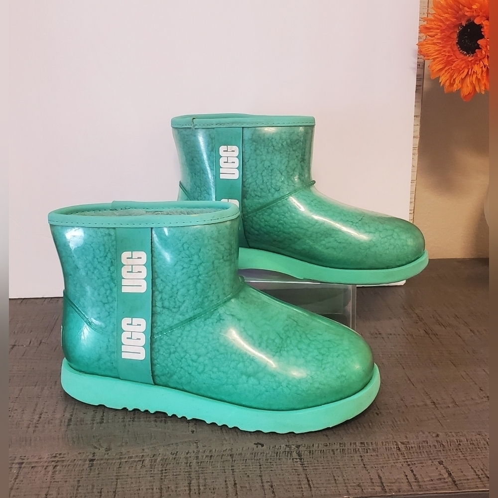 UGG Women Size 5  Aqua Boots - Picture 2 of 8